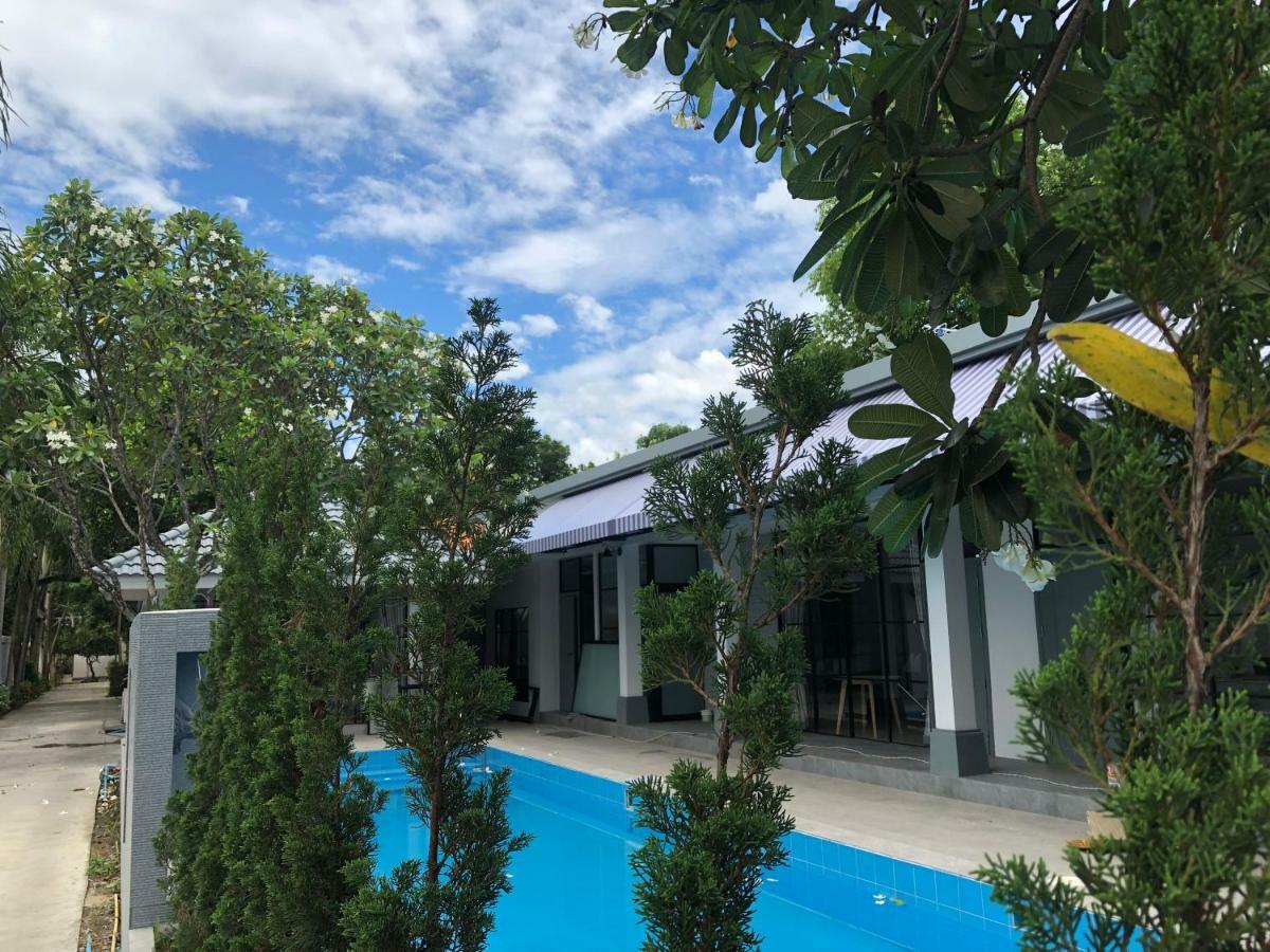 La Riva Boutique Hotel Kamphaeng Phet Exterior foto